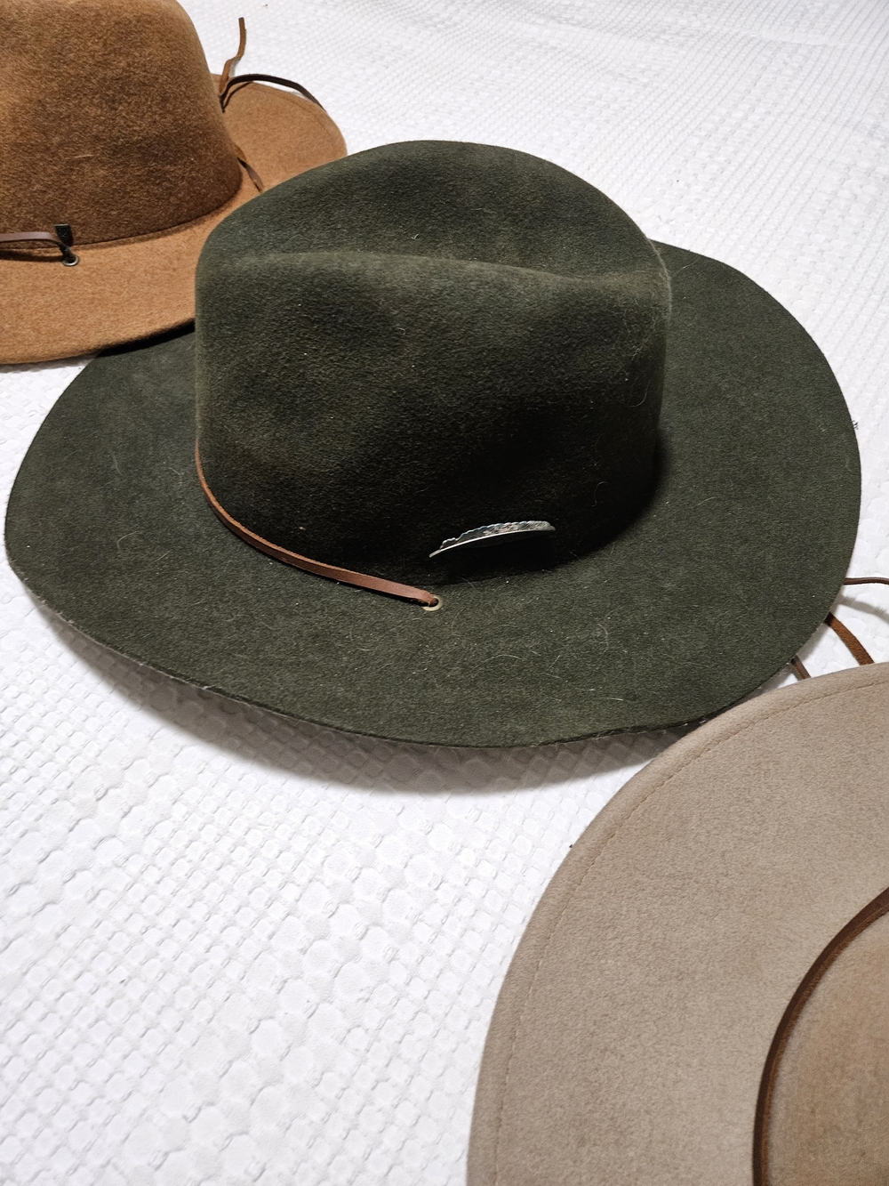 Lot Of Three Brixton Wool Ranch Hats in Beige, Olive, Tan, with Brown Chin Strap - Picture 3 of 7